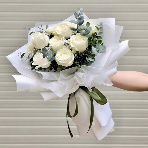 Classic white roses